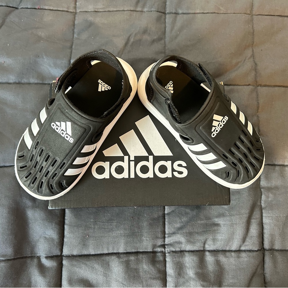 Adidas sandals size 9 toddler